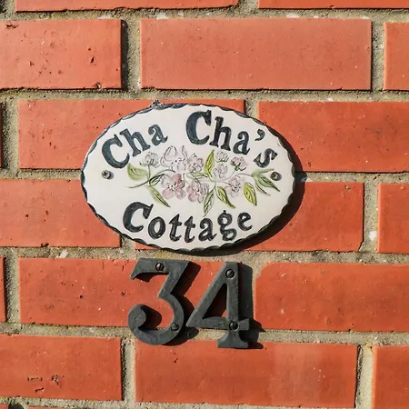 Semesterbostad Cha Cha's *
